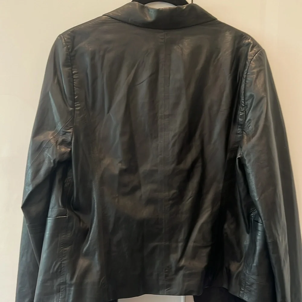 Gorgeous Vince leather tuxedo blazer/jacket - Picture 4 of 6